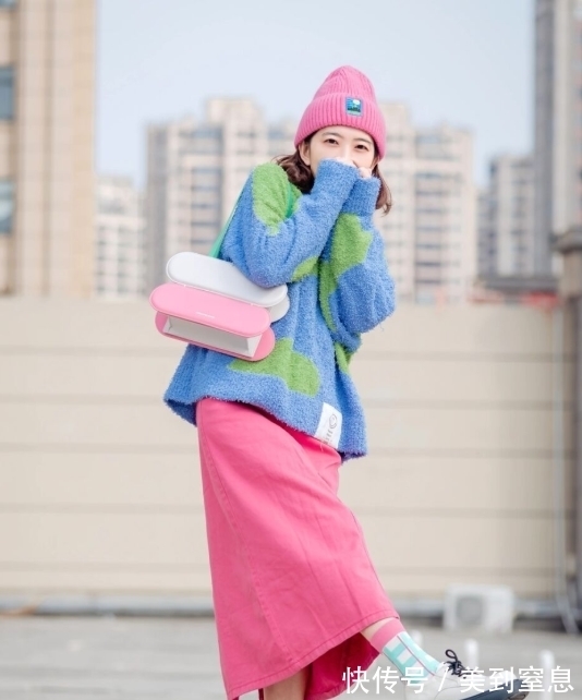 牛仔 今年火了一种穿法叫“毛衣+半身裙”,甜美温柔有格调,谁穿谁美