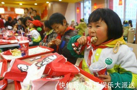剩饭菜|正在偷走孩子免疫力的3种“饭”,家长再不阻止,孩子长大要怪你