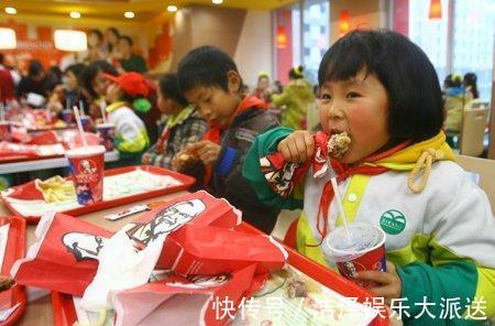 剩饭菜|正在偷走孩子免疫力的3种“饭”，家长再不阻止，孩子长大要怪你