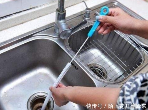 家中下水道堵塞怎么办?教你3种疏通下水道的方法,自己也能解决