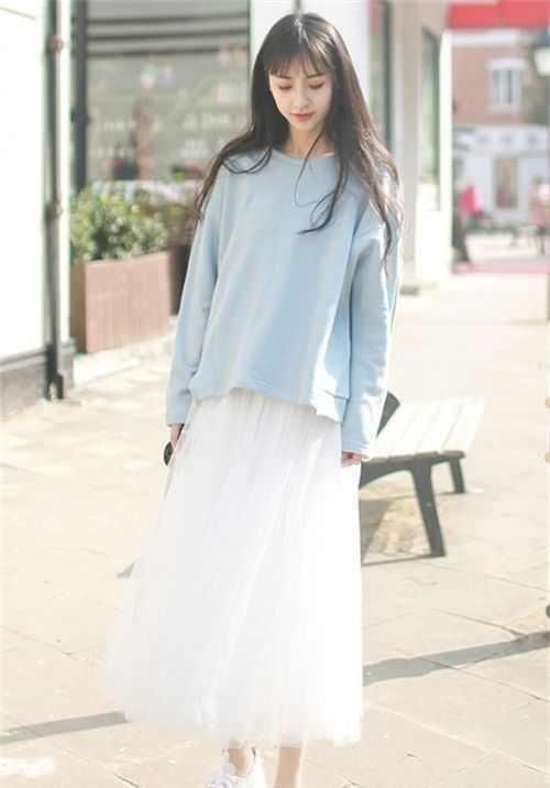 小仙女|街拍:阳光下灵动的长发小姐姐,犹如小仙女缓缓而来