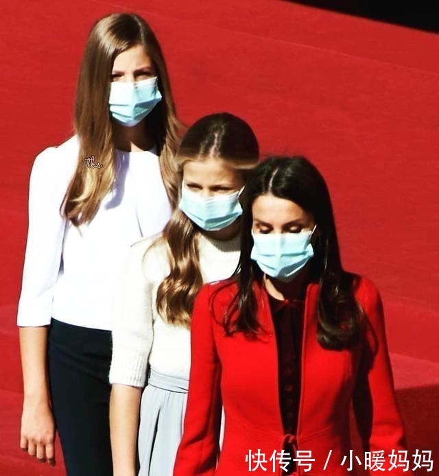 姐妹花|这朵西班牙姐妹花很少见,劳拉的蓝色连衣裙和她姐姐一样高