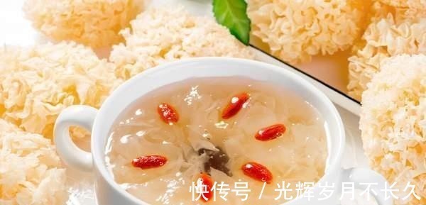 天热多喝银耳汤，煮银耳汤时，多做这2步，软糯黏稠，出胶快又多