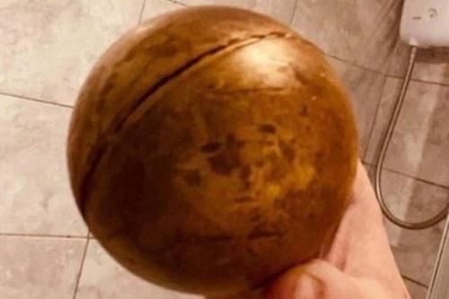 英国女子误将巧克力当作沐浴球泡澡，泡到一半才发现一水池棉花糖