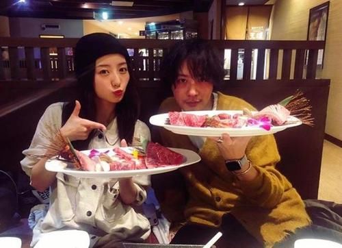 假面骑士ooo男女主再聚首合照公开映司老了怪力女比奈更漂亮了 快资讯