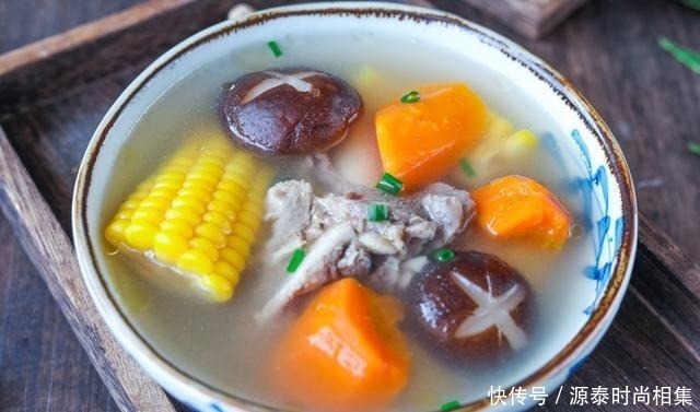 玉米|入秋后多喝这道汤，颜色丰富，用料简单味道足，孩子爱喝身体棒