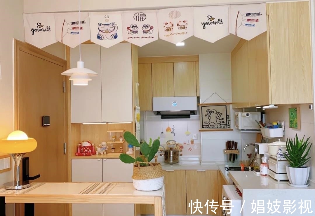 手机充电|90后男孩晒30㎡单身小宅,“宝藏式”装修而走红,圈粉无数