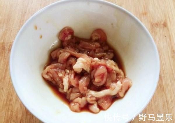 酥脆|炸酥肉时,不要再加水了,换成“它”,炸出来金黄酥脆,外酥里嫩