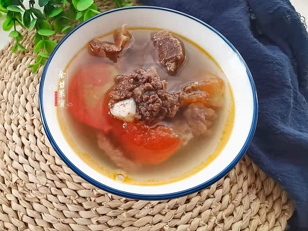 到了夏天,常给家人炖牛肉汤,低脂味美又开胃,好喝不腻人
