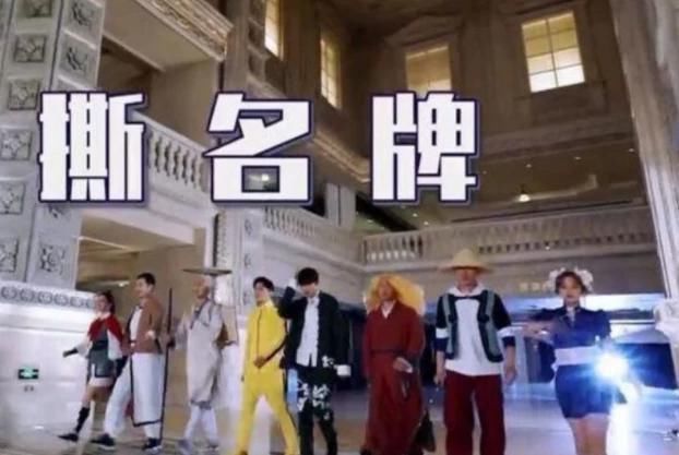 赵丽颖|“撕名牌”原来竟是这样拍的?把我们骗的好苦,难怪赵丽颖说有剧本