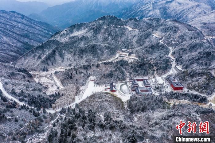 航拍江西武宁太平山雪景雾淞图 宛若冰雪王国