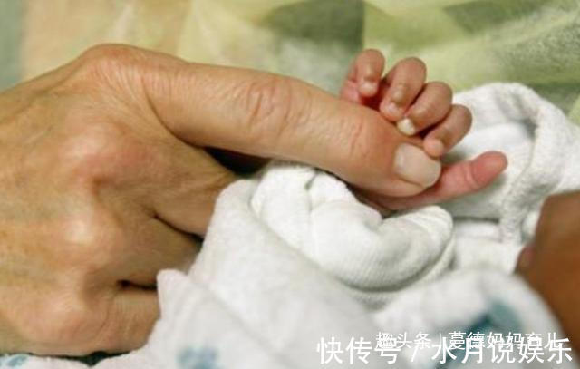 雪娃娃|宝妈产下“雪娃娃”慌了神,怕丈夫不要娃,护士笑着恭喜她运气好
