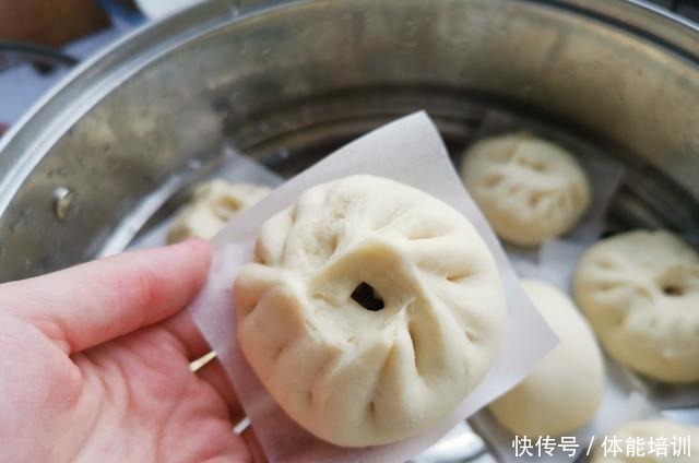 早餐吃包子不用出去买了,自己学会在家做,简单蒸一蒸就可以吃
