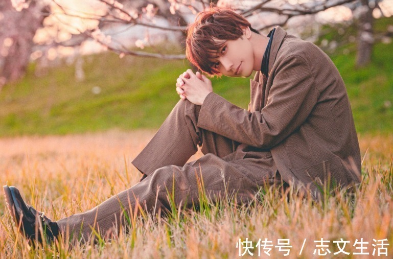 面对镜头|夫妇变闺蜜?一家三口玩cosplay,结果爸爸成了女装大佬