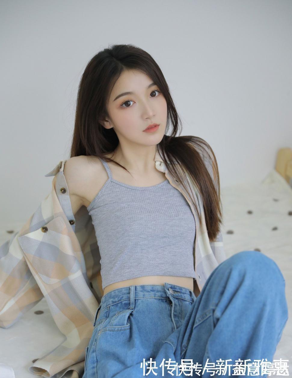 性感|花季少女告诉你什么是清纯的性感,吊带背心牛仔裤穿出不一样的美