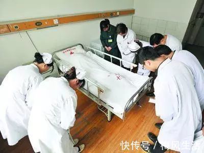 离世|26岁女孩,腹泻不止,肠癌离世,医生惋惜:1个习惯害的她