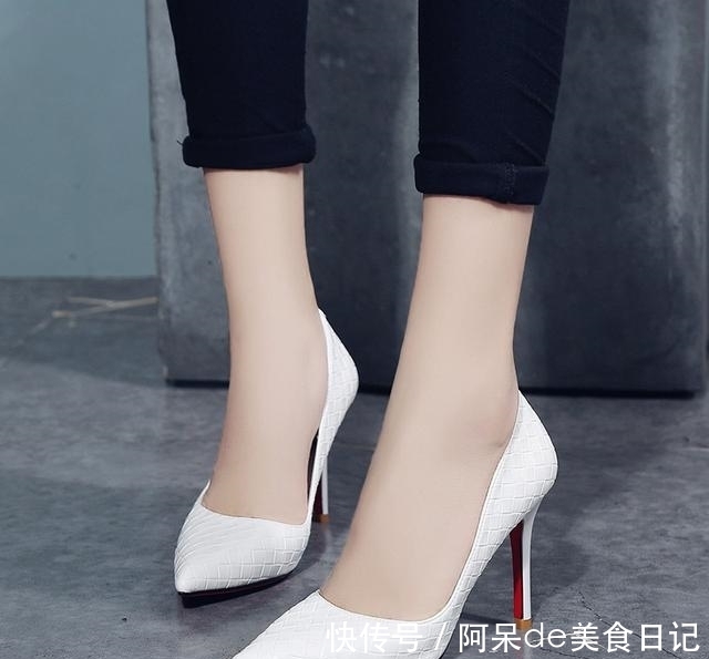 今年流行的女高跟鞋,显高舒适还不累脚,春节穿特有面