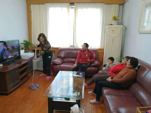 聪明娃|懒妈妈与聪明娃:妈妈在这三个方面越“懒”,孩子以后越有出息