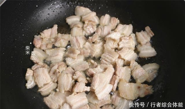 土豆炒着吃,搭配这3样,鲜香又开胃,炒一大盘不够吃