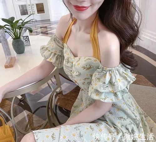 印花 这才叫省布料设计!雏菊抹胸吊带裙可盐可甜,绑脖设计最是特别