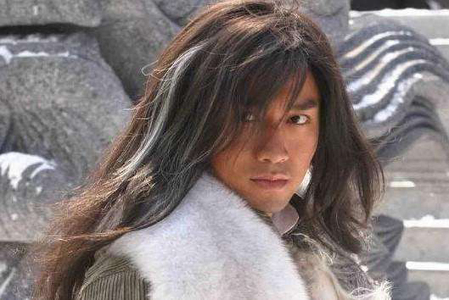 苗若兰|雪山之巅,胡斐最后一刀是否砍向苗人凤苗若兰手中一物或是答案