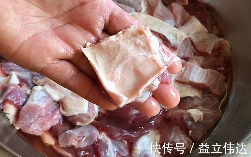 冬天常吃这种肉，暖胃又暖身，记住2个技巧，色泽红亮，肉嫩多汁