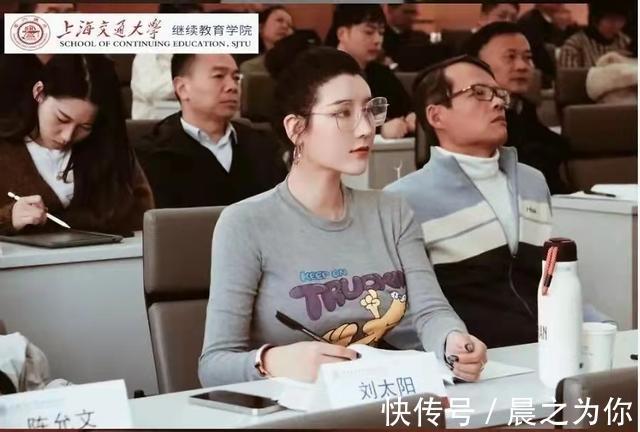 健身女神遭网暴!带“体检”报警力证无性病,欧美范身材太火辣