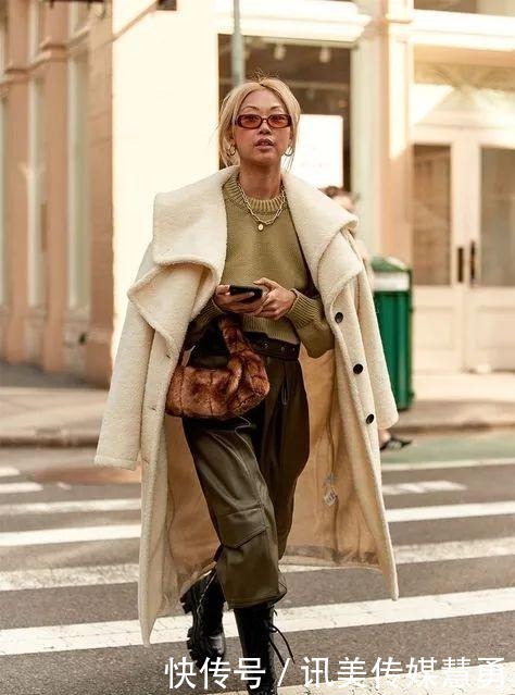 大衣里面穿什么？混搭风让你美爆2021早春