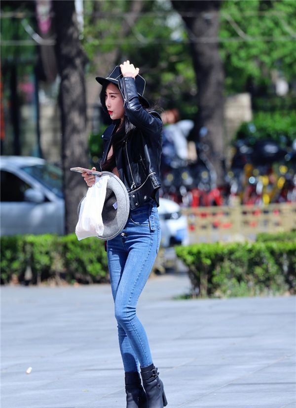 小姐姐|美女气质优雅,穿搭时尚,散发出女人味气息