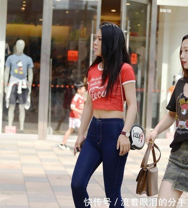 短裤 橘色紧身半袖搭配蓝色打底裤,百搭又好看,干净利落简约!