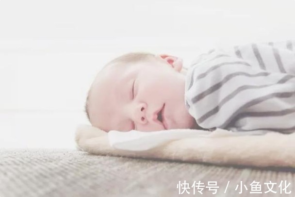 小婴儿|小婴儿没到百天时,宝妈在这些事上做“减法”,对孩子成长更有利