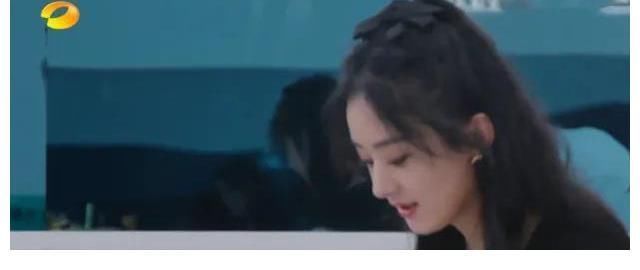 |赵丽颖在中餐厅做客时,与黄晓明吵架的场面搞笑