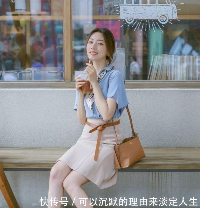 半身裙|怎么穿才温柔又清新呢?对服装的配色和款式,都有一定的要求