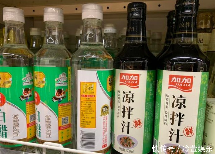 买食醋,不管哪种醋,认准瓶子上的一行字,就是酿造好醋,放心买