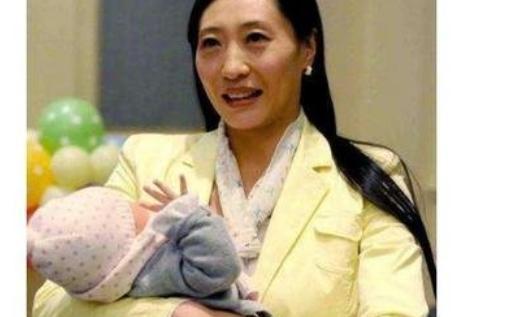 奥运冠军|她是羽毛球奥运冠军,却惨遭丈夫抛弃,离婚后独自抚养女儿
