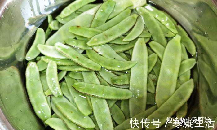 手软|秋天，遇到此菜我从不手软，一次买10斤，晒干囤起来，冬天吃真香