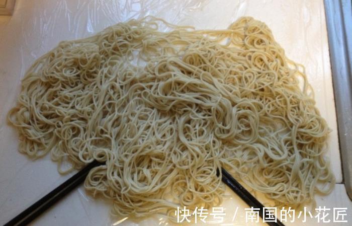 中伏|中伏吃面条,教您2种做法,简单省事,好吃不烫嘴,适合天热吃