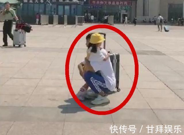 哥哥|相差15岁的妹妹送哥哥去上学,看到画面路人直呼暖心