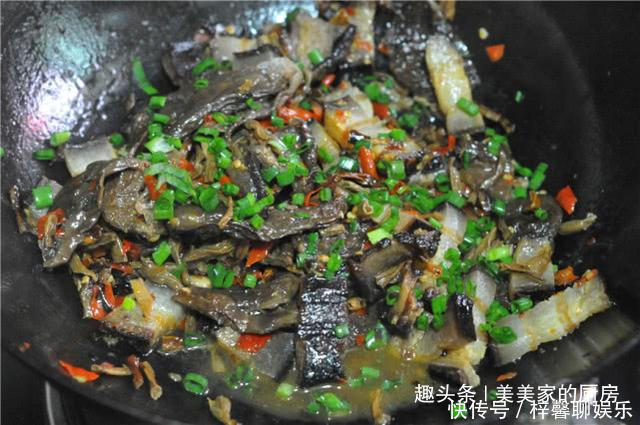 就是此菜!害得我没忍住吃了3碗饭!2块钱能炒一大锅,太香了!