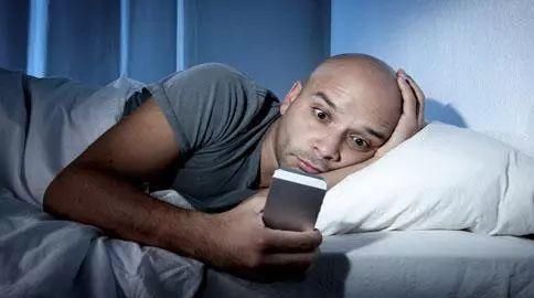 零食|失眠原来还能这样治？医生：坚持吃一种“零食”，晚上睡得香