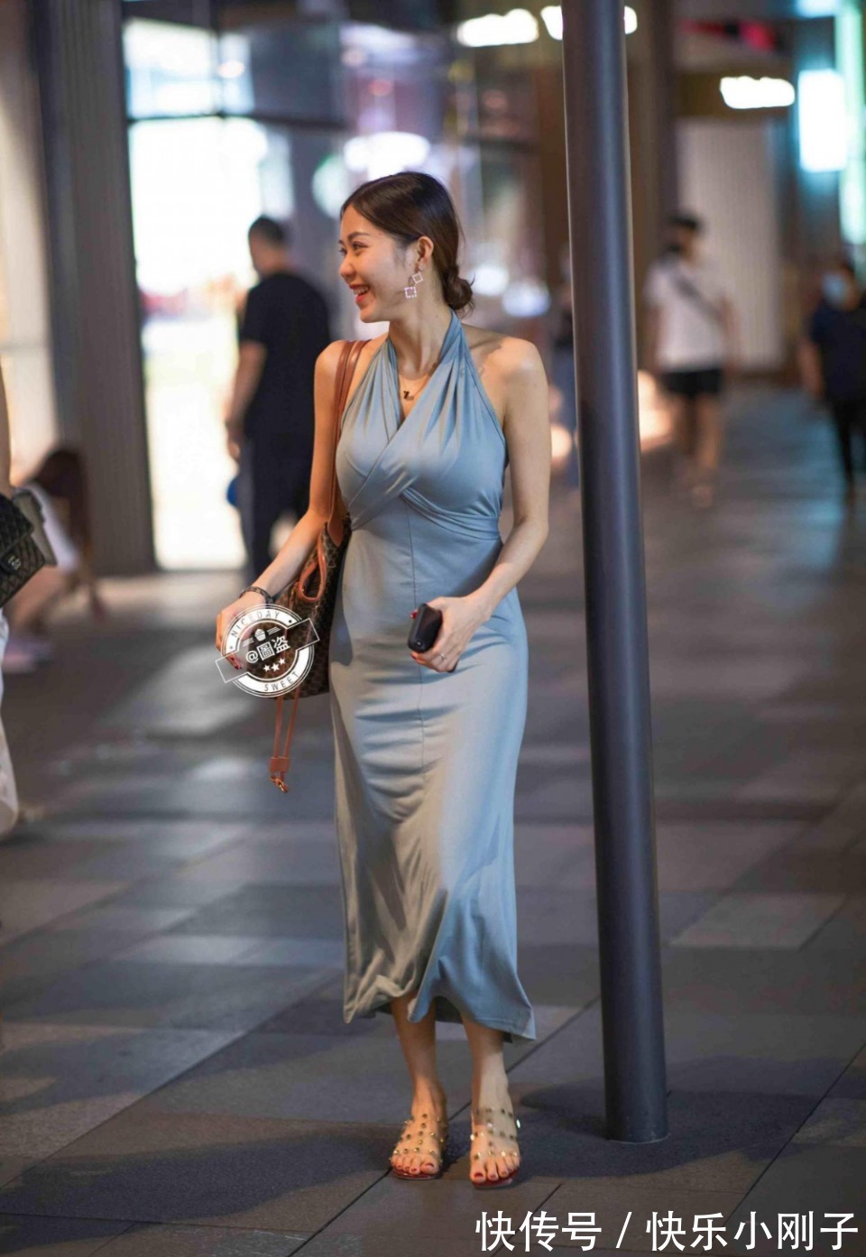 搭配|女神连衣裙穿搭,让造型显得时髦不单调,身材火辣