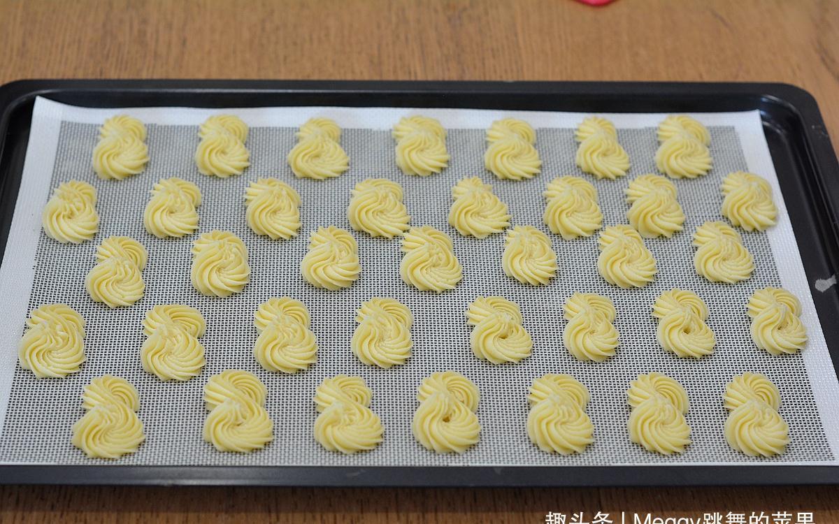 喝不完的酸奶新吃法,用来做的曲奇真酥香,自家吃送人都很棒