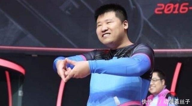 女装|网友吐槽:女装照被室友拿去评选校花,但吃瓜群众却说图是盗的