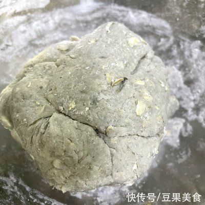 冬天吃健康好吃的黑芝麻燕麦馒头，暖身又暖心