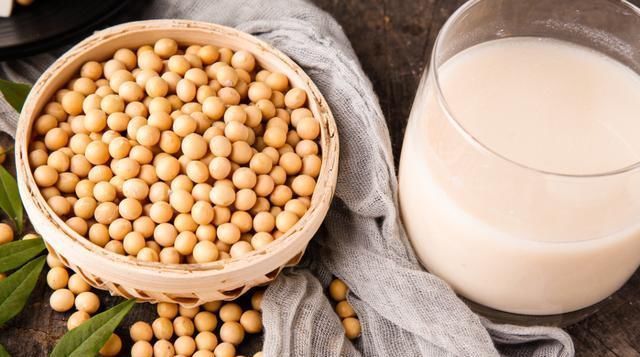 解自己|豆制品对尿酸的影响大吗高尿酸人群,痛风人群可不可以吃豆腐