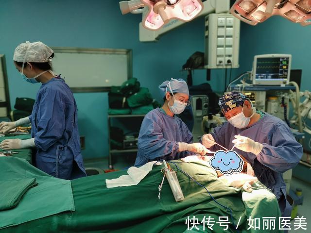 周女士 45岁女士拉皮手术便签记录“曝光”，脸好像小了一圈