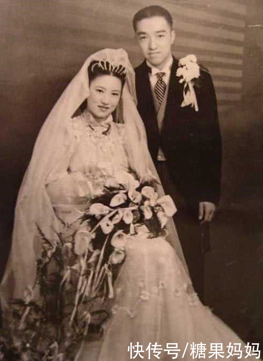 婚纱|80年代婚纱照保守，90年代浓浓“影楼风”，你最钟意哪款婚纱照？