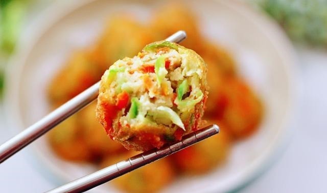 炸丸子只知道用面粉，加上它，炸出来的丸子外酥里嫩，凉了也不硬