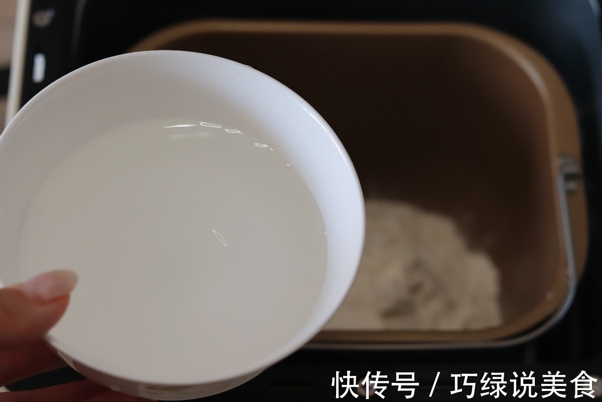 春饼的懒人做法，饼皮劲道薄如纸，卷什么都好吃