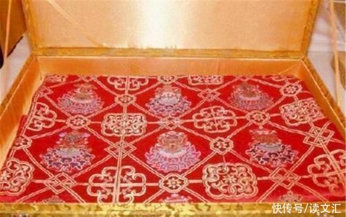  缝制|释永信的袈裟极致奢华:用金线缝制，配钩用18K金，全国仅此一件